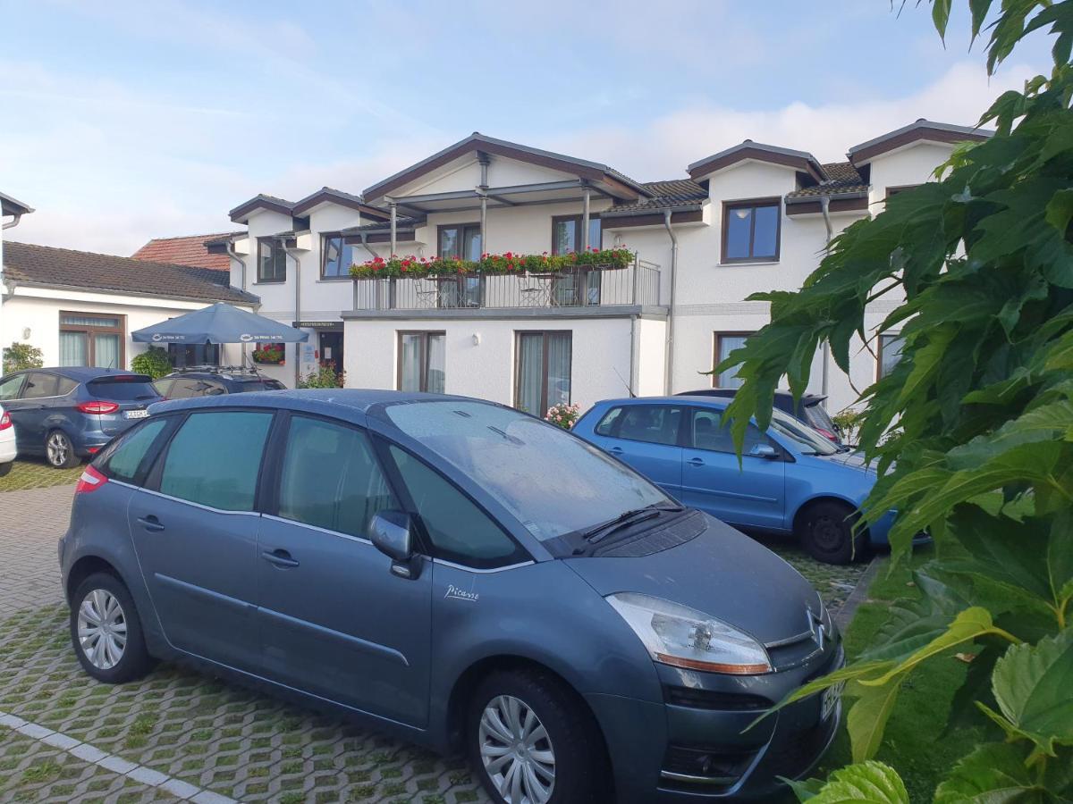 Hotel-Pension Pastow Garni Broderstorf Zewnętrze zdjęcie