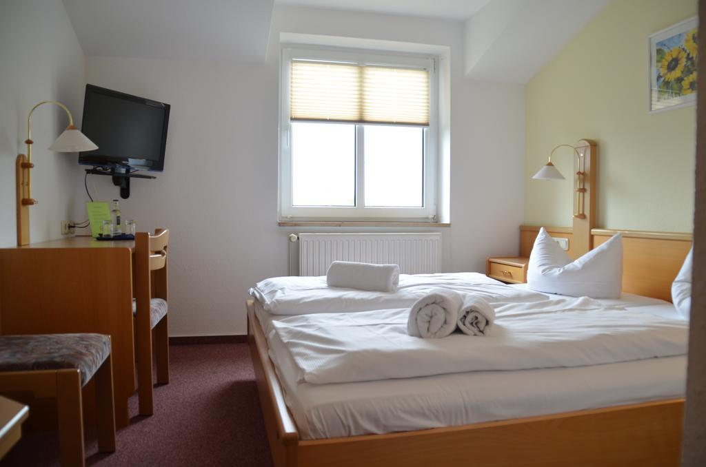 Hotel-Pension Pastow Garni Broderstorf Zewnętrze zdjęcie