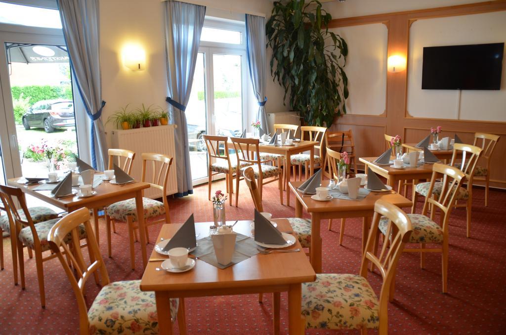 Hotel-Pension Pastow Garni Broderstorf Zewnętrze zdjęcie