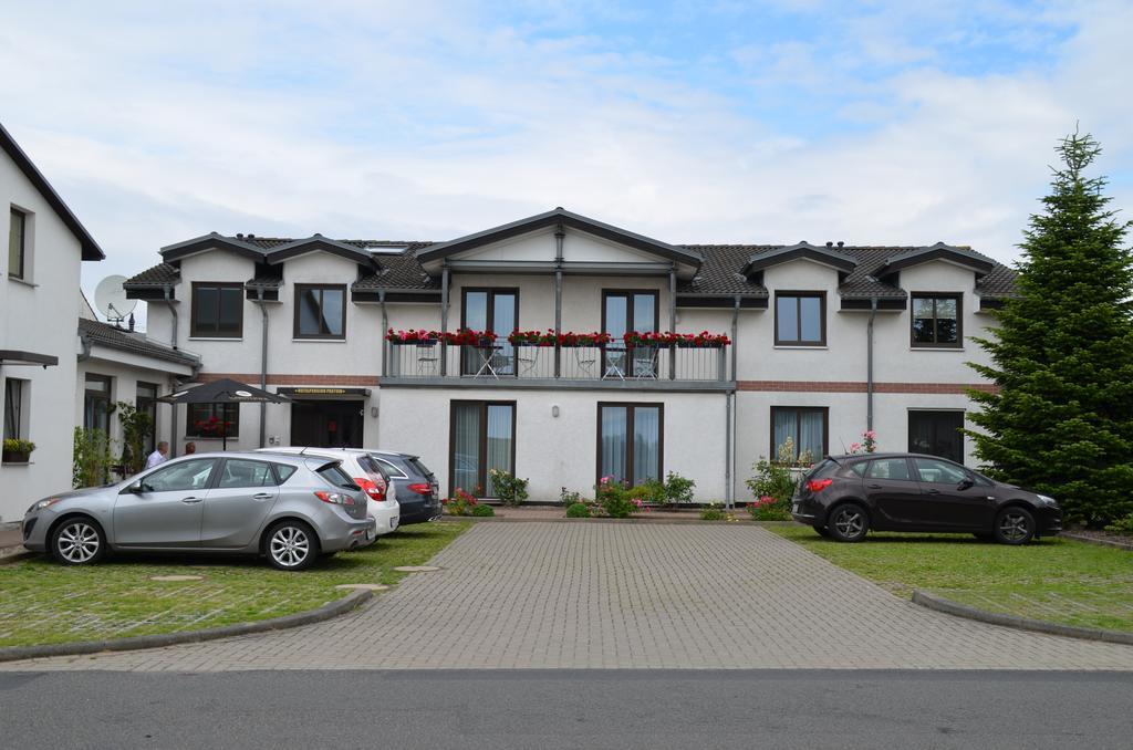 Hotel-Pension Pastow Garni Broderstorf Zewnętrze zdjęcie