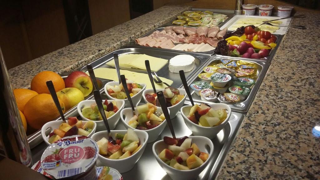 Hotel-Pension Pastow Garni Broderstorf Zewnętrze zdjęcie