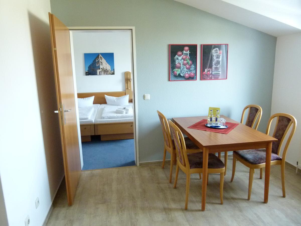 Hotel-Pension Pastow Garni Broderstorf Zewnętrze zdjęcie