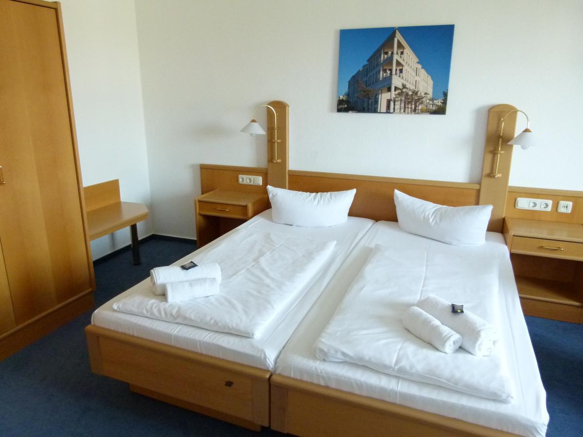Hotel-Pension Pastow Garni Broderstorf Zewnętrze zdjęcie